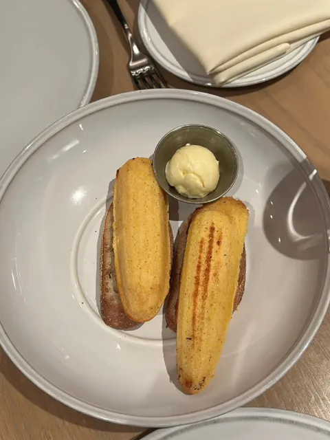 Hilton Harborfront Restaurant – Scenic, Affordable & Unbeatable Eats 