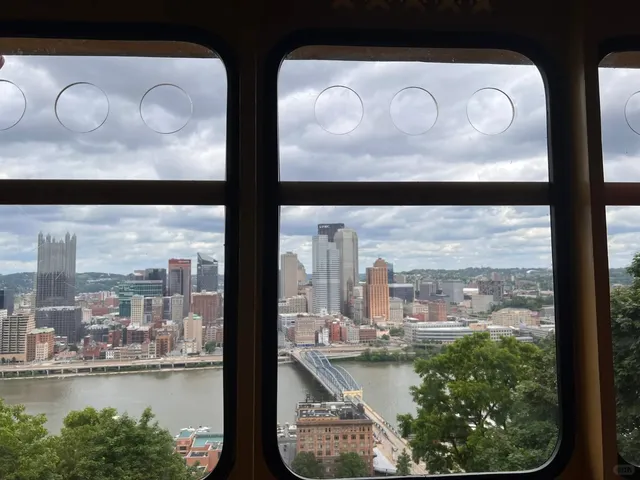 A Cable Car Ride Recommended for Sunset:Duquesne Incline