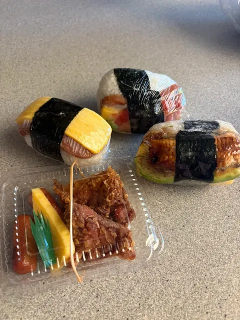 5 Must-Eat Meals in Honolulu Before You Leave Hawaii! 🍙☕️