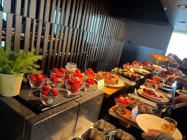 🍓 All-You-Can-Eat Desserts / Amazing Views on the 30th Floor 🌟