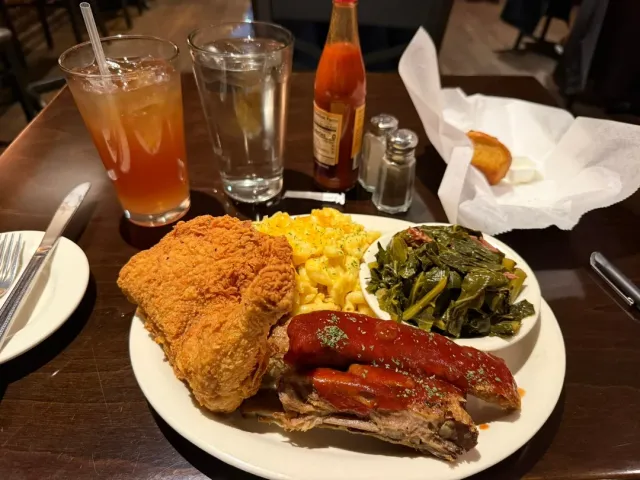 🇺🇸 Authentic Soul Food & A Warm Harlem Welcome! 🧡🍗