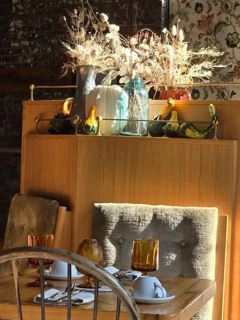 Baltimore | Beautiful semi-outdoor white restaurant