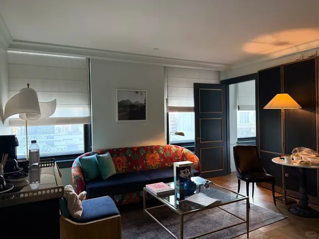 Got Upgraded to a $700/Night Suite in LA – Unbelievable! 😱🎉