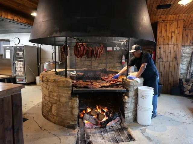 🍖Texas BBQ Bliss: The Salt Lick Experience 🏝