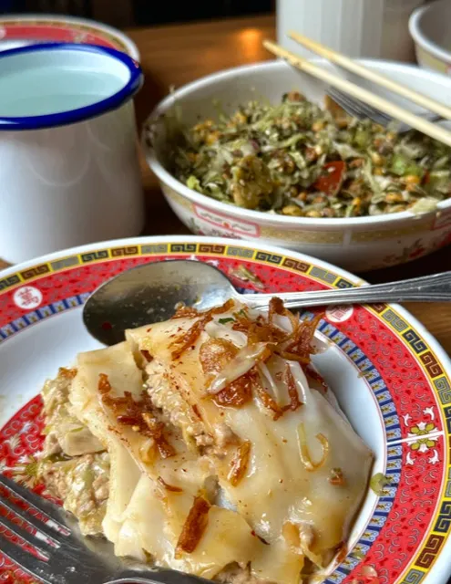 Amazed by the Chinese-Style Dumplings at a Burmese Restaurant 