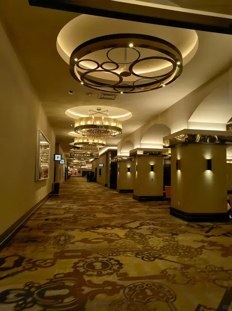 A Vegas Hotel with Sphere Views Without the "Sandwich Trick"🏨✨