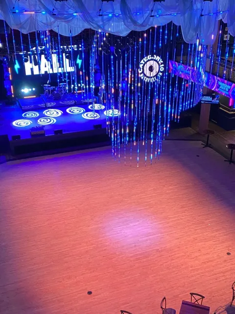 A New Bar in Nashville – Nothing to Complain About! 🍻🎸🏙️