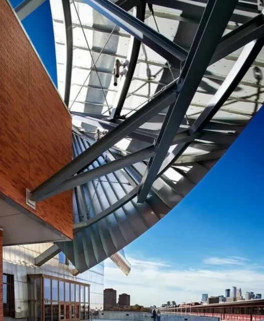  Frank Gehry's Dazzling Architectural Sculpture on the Mississippi