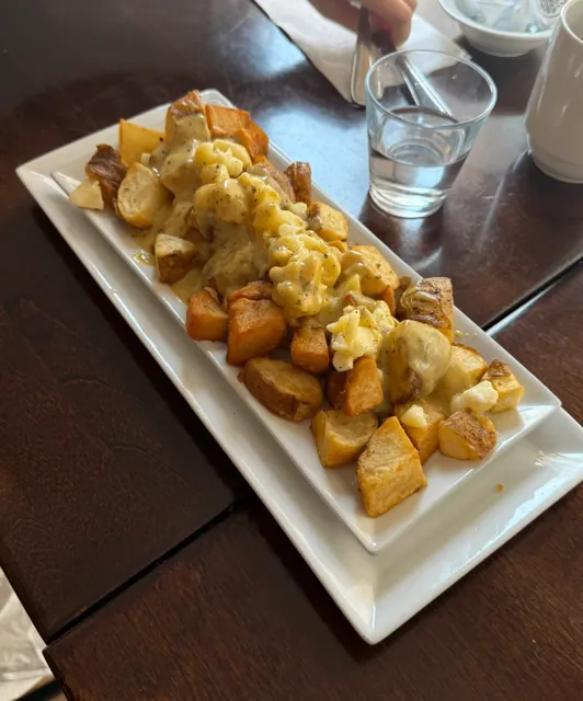 🍳 Halifax Brunch Challenge – Elle’s Bistro Review!  