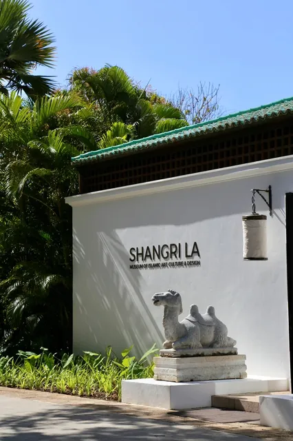 Hawaii Tour - Seaside Art Villa Museum