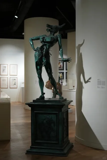 🇫🇷 Paris | Dalí Paris: The Underrated Gem of Montmartre 🎨✨