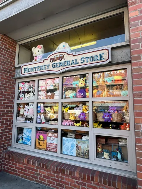  🇺🇸 Monterey｜The World’s Only Black & Gold McDonald’s