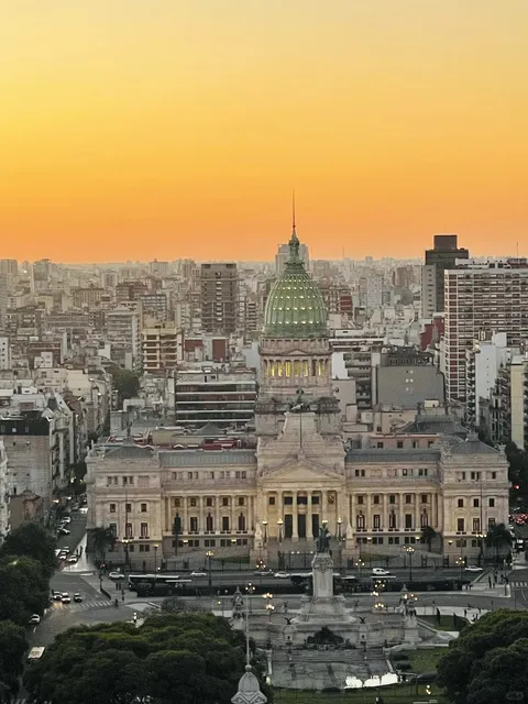 Head to the Palacio Barolo to witness a heavenly sunset 🌅