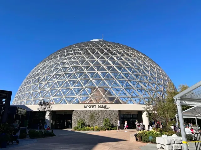 A Day at Omaha’s Henry Doorly Zoo 🐘🌿