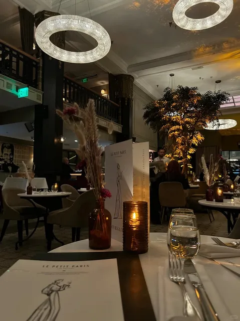 Le Petit Paris in LA | Vibe Goals French Restaurant 💫