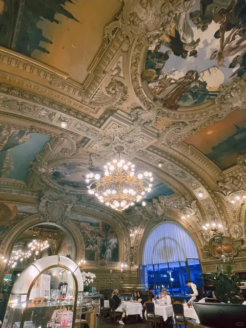 Paris's Stunning Ceiling Restaurant🍴 Chanel's Favorite💙!