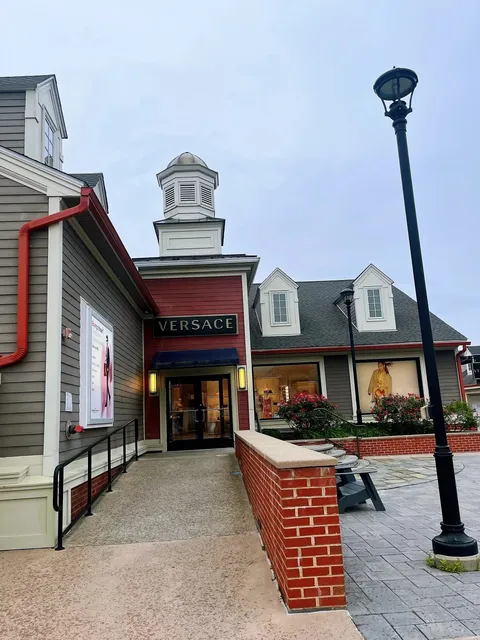 NYC Shopping Guide: The Ultimate Outlet Experience! 🛍️🔥