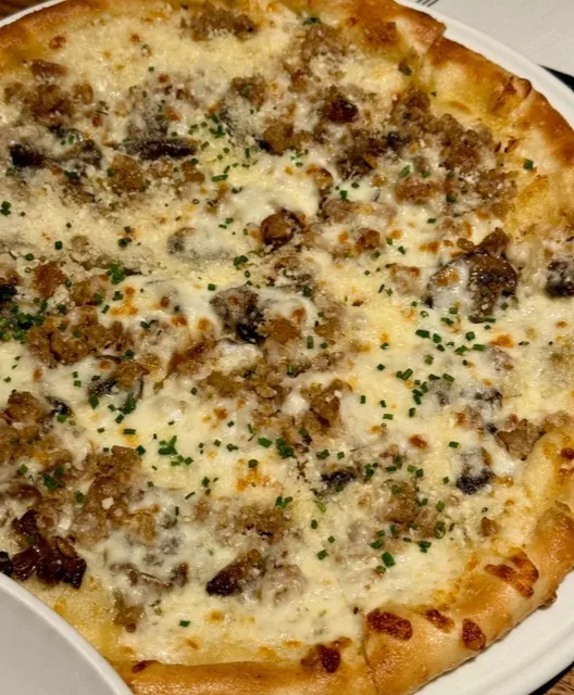 🍽️ Hazelwood | Modern Comfort in a Bloomington Neighborhood Gem