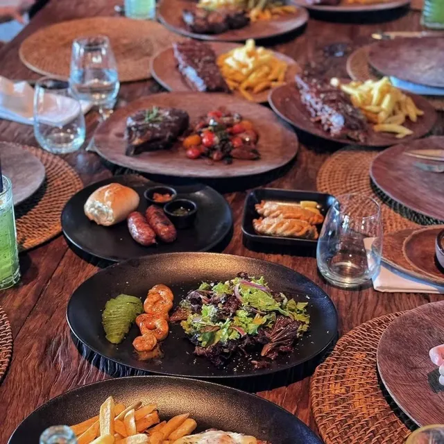 Romantic Date Spot | Manso Restaurante: Lakeside Dining at Its Finest!