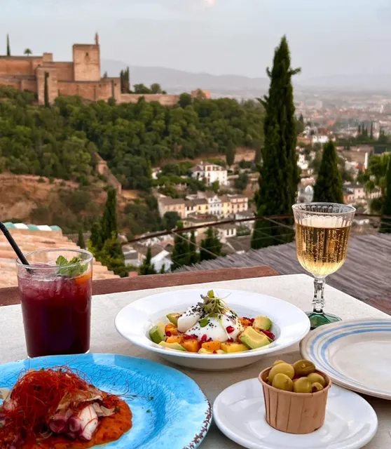 Friends coming to Granada must not miss this place!!