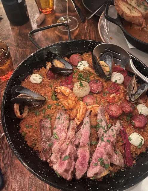 📍 Montreal | A Seafood Paella Even Non-Seafood Lovers Will Adore 🥘