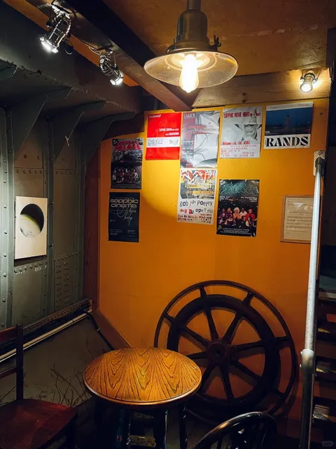 Discovered a super chill spot in Isle of Dogs, London by accident