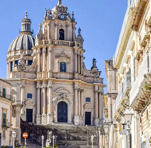 ✨Must-Read Classics@St. George's Cathedral in Ragusa 