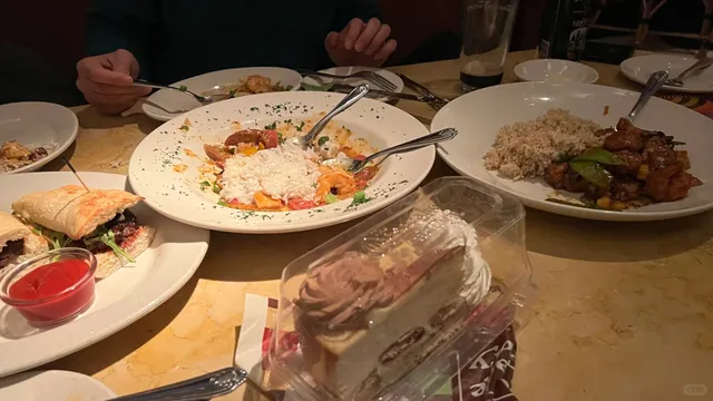 🇺🇸 Rochester Food Review | The Cheesecake Factory 🍰✨