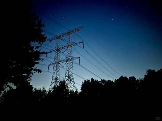 🇳🇱 Van Gogh-Inspired Starry Night Bike Path in Eindhoven 🌠✨
