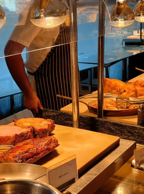  Maniumpathy Café: A Sun-Kissed Meal in a Century-Old Ruin 🌴