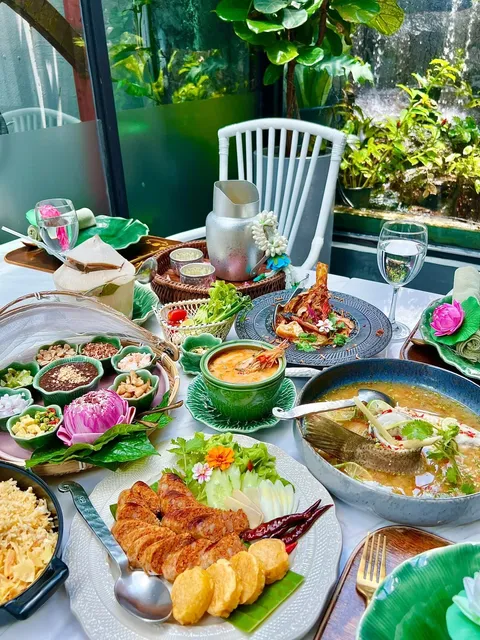 🌴 A Garden Restaurant Hidden in the Bustle 🌸