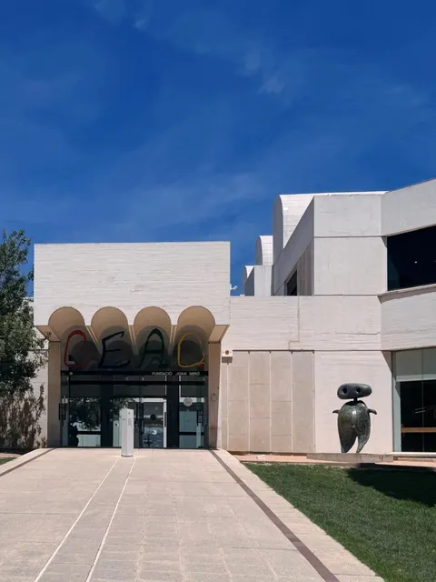 🔸On the Hilltop · Joan Miró Foundation Art Museum 🏞️🎨