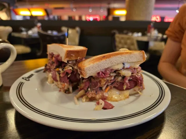🥪 Top-Tier Deli – An Unforgettable Bite & Vibe! 🌟