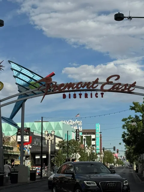 Weekend Vibes & Live Music 🎵✨