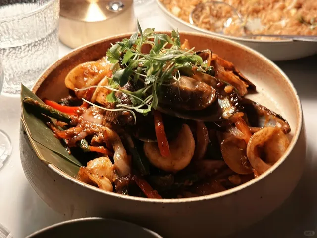 NYC | Southeast Asian Food with Killer Bone Marrow & Crab Fried Rice 