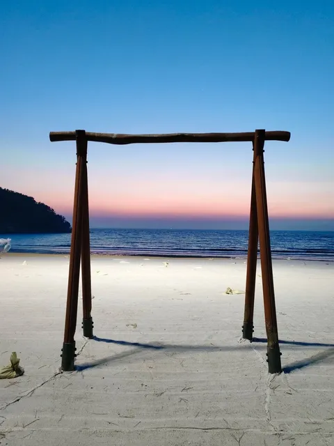  Soobin’s Blue-Tone Beach: Incheon’s Unique Coastal Gem