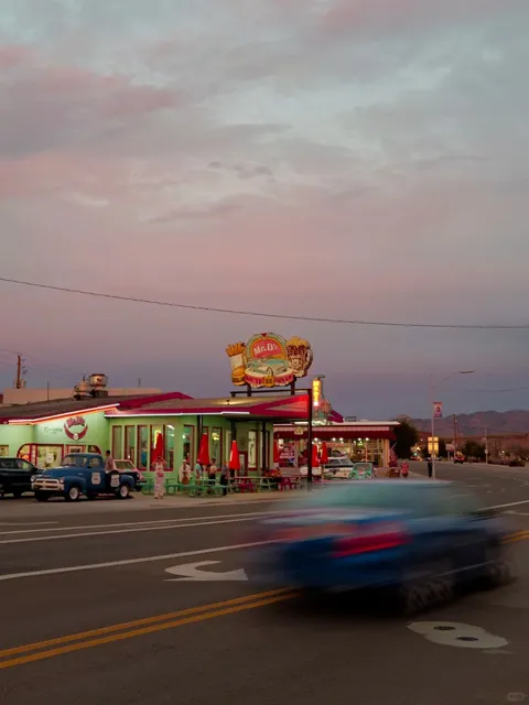 🚗 Route 66 Road Trip: Kingman’s Retro Vibes & Timeless Charm 🌄🌵（1）