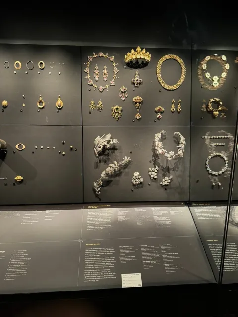 Absolutely Superb! 🎨📸✨ A Cultural Journey Through Time & Creativity