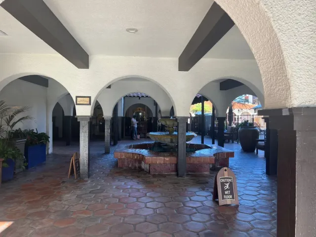 🌟 An Incredible Stay at a Quaint Hotel – Pure Charm! 🌴