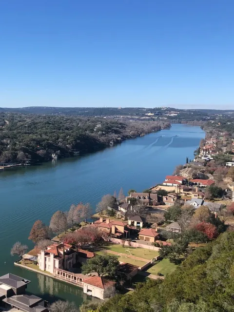 Austin: Where Music, Tech & Tesla Collide! 🏝🌴