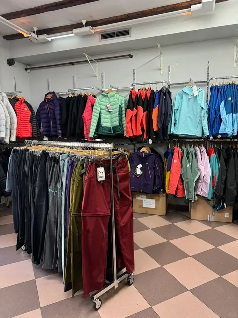 🇪🇸 Madrid’s Hidden Gem: Outdoor Gear Street! 🏔️✨