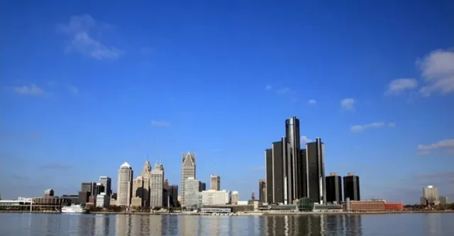 Discover Windsor: Canada's Colorful Southern Gem 🌉🍁