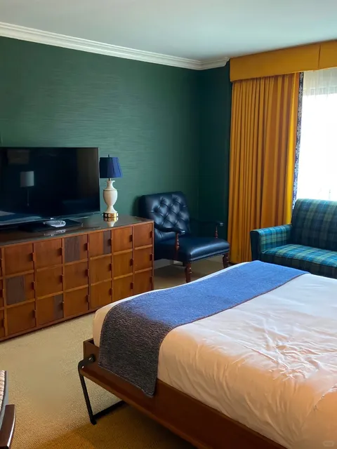 A Beautiful Hotel for Walking in Washington DC – Save Money & Time! 💙