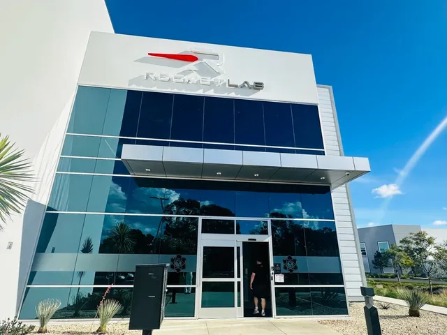 🚀 Must-Visit in LA: SpaceX & Rocket Lab! 🌌