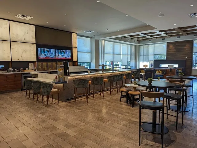 A Super Convenient & Affordable Hotel Found After Long Research! 🏨💰