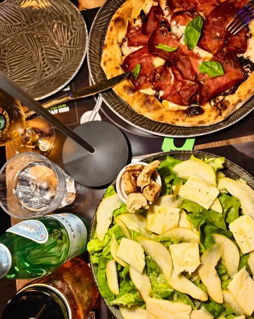 A Florence pizza place with a 4.8 rating that's incredibly delicious!