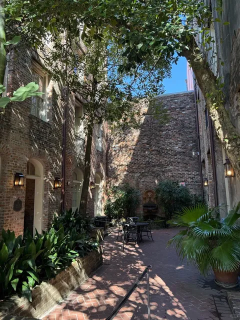 A Not-So-Standard Guide to Eating, Drinking & Exploring New Orleans 🍹