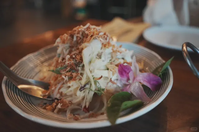 🌺🥗 Lom Wong: Phoenix’s Chic Thai Escape for Date Nights! 