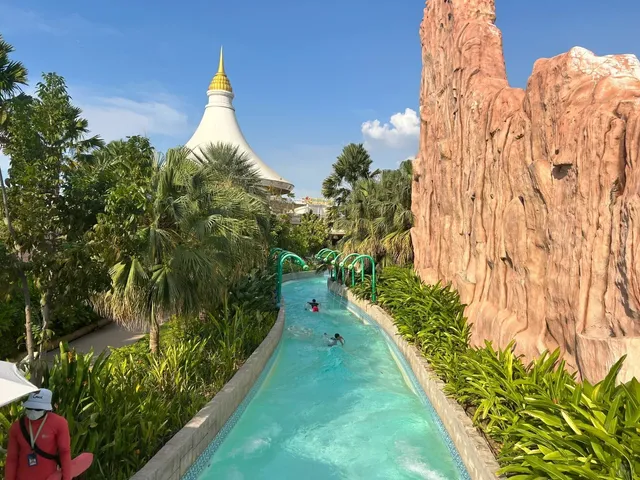 🇰🇭 Phnom Penh’s Must-Visit Water Park for Scorching Days! 💦
