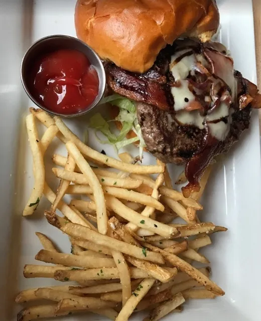  A Quiet Escape for Wine and Cuisine